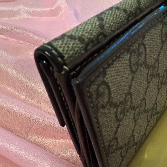 Gucci Brown and Tan Wallet with Iconic Monogram - Picture 8 of 16